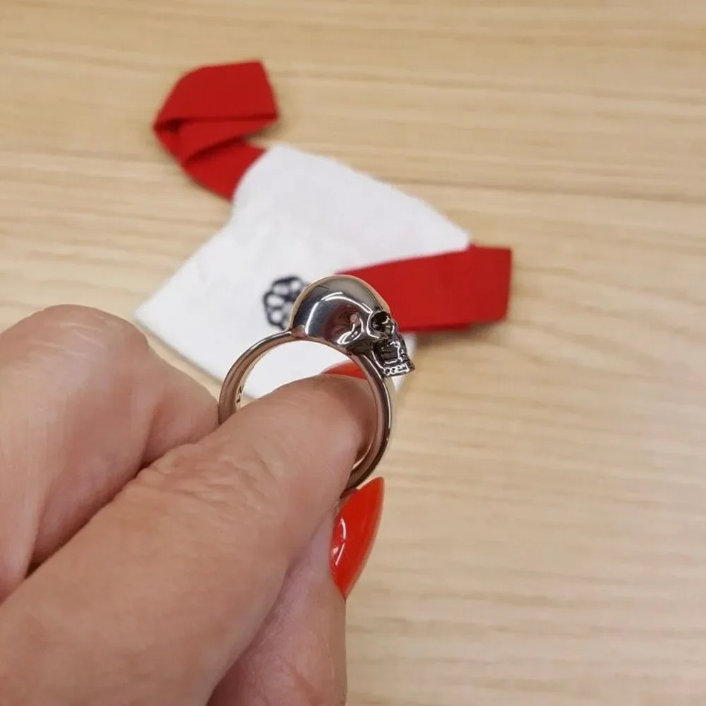 ALEXANDER MCQUEEN Jewelry Mens Size 10 / 21 Ring Silver Side Skull $290